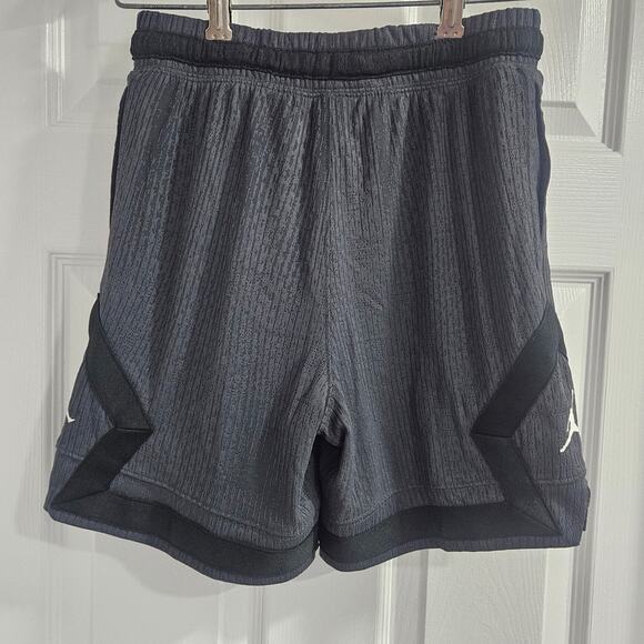 ❤️NWT❤️ Jordan Boys Black Shorts - Picture 4 of 4